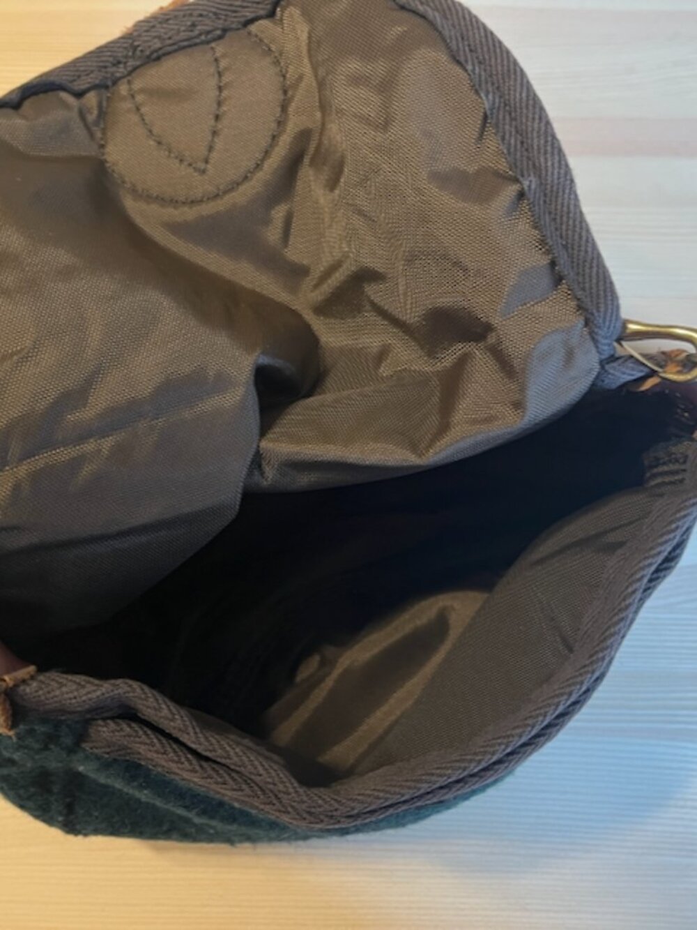 Classic Wool Small Shell Purse - Picture 6 of 6